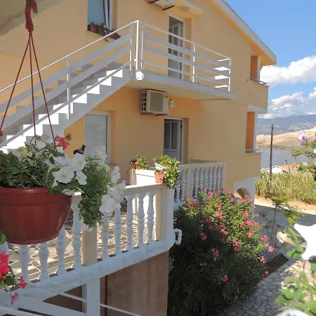 Husic Pag Town