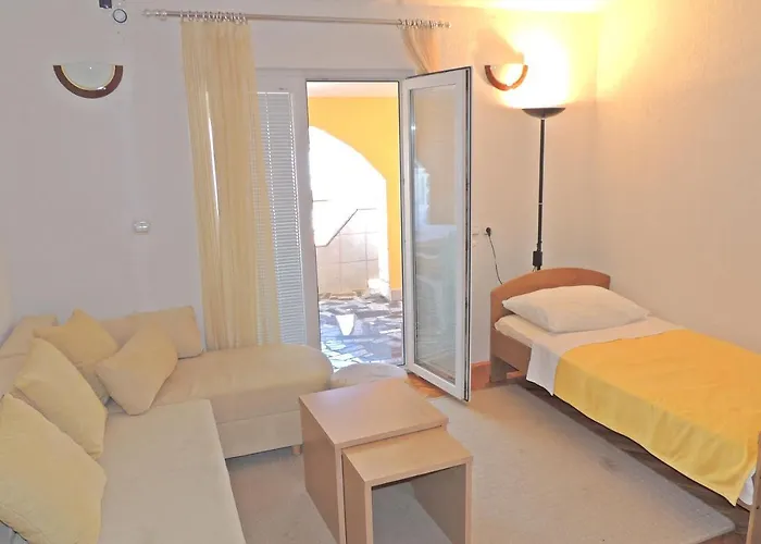 Husic Apartamento Pag Town