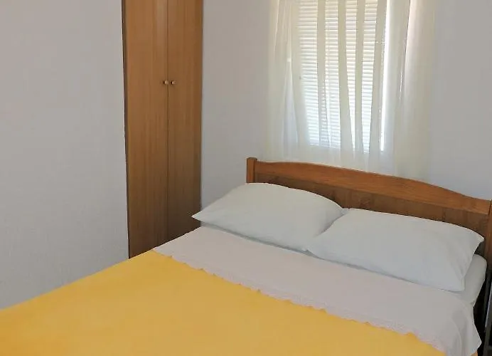 Husic Apartamento Pag Town