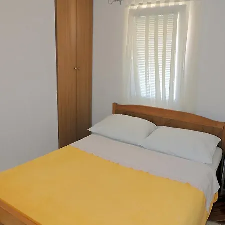 Husic Apartman Pag Town